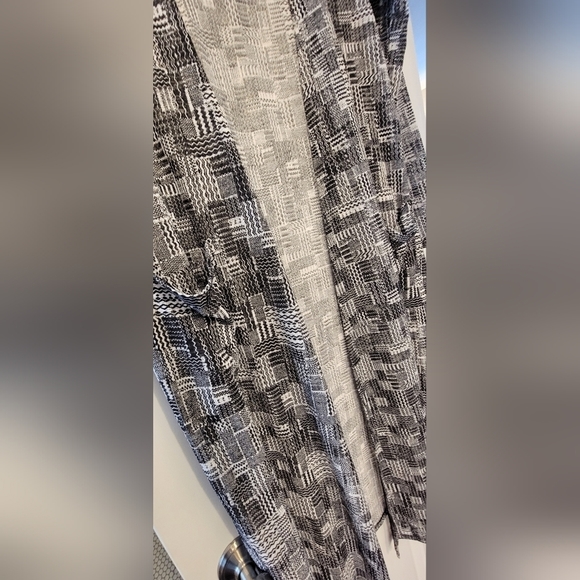 NWT Lularoe Sarah Long Layering White & Black Print Cardigan Size M - Picture 5 of 7